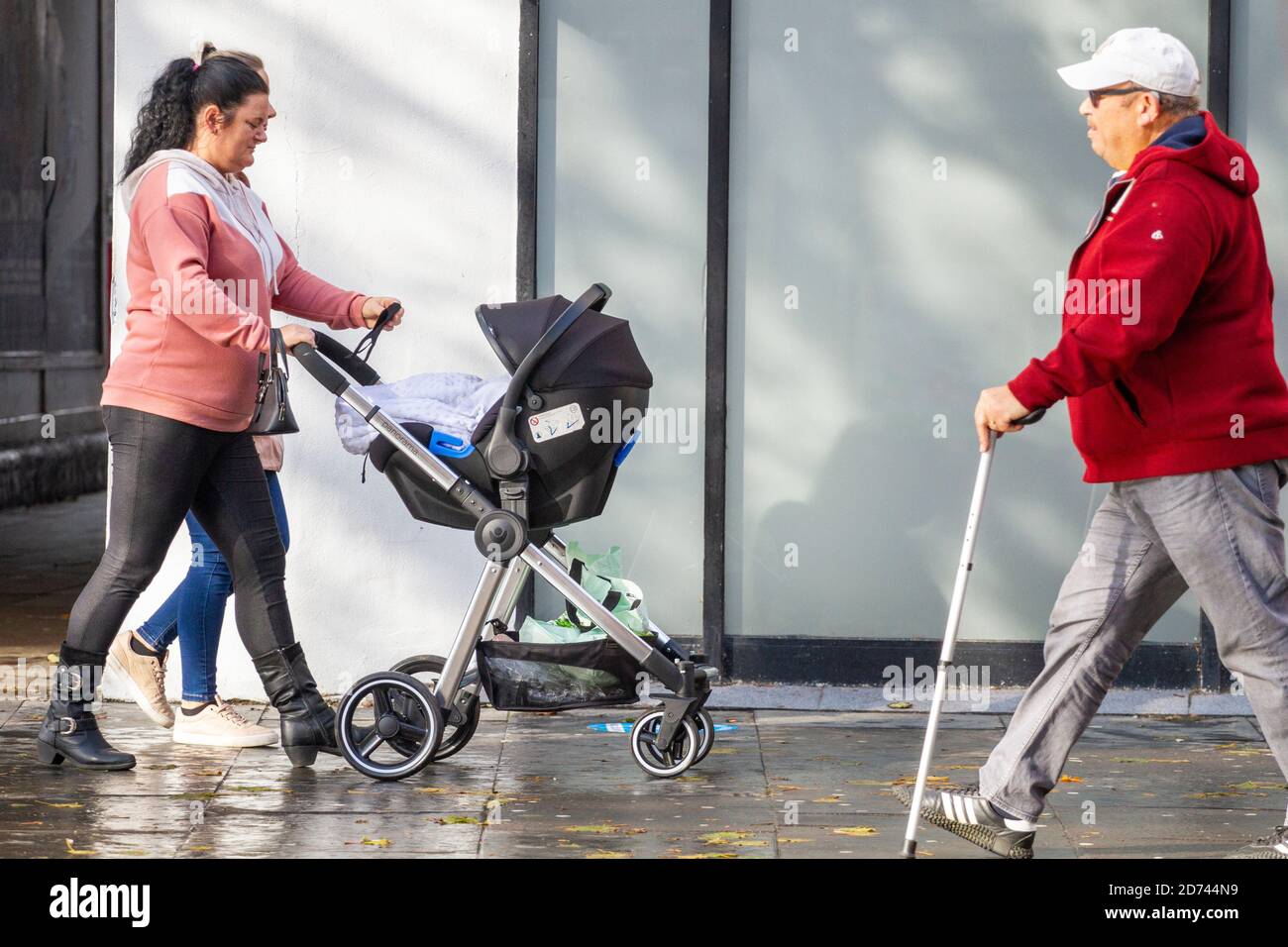 Dundee, Tayside, Scotland, UK. 20th Oct, 2020. UK Weather: A bright day with some sunny spells across North-East Scotland, maximum temperatures 12°C. A single person pushing a baby stroller with her child while shopping in Dundee city centre during the Covid-19 lockdown restrictions. Credit: Dundee Photographics/Alamy Live News Stock Photo