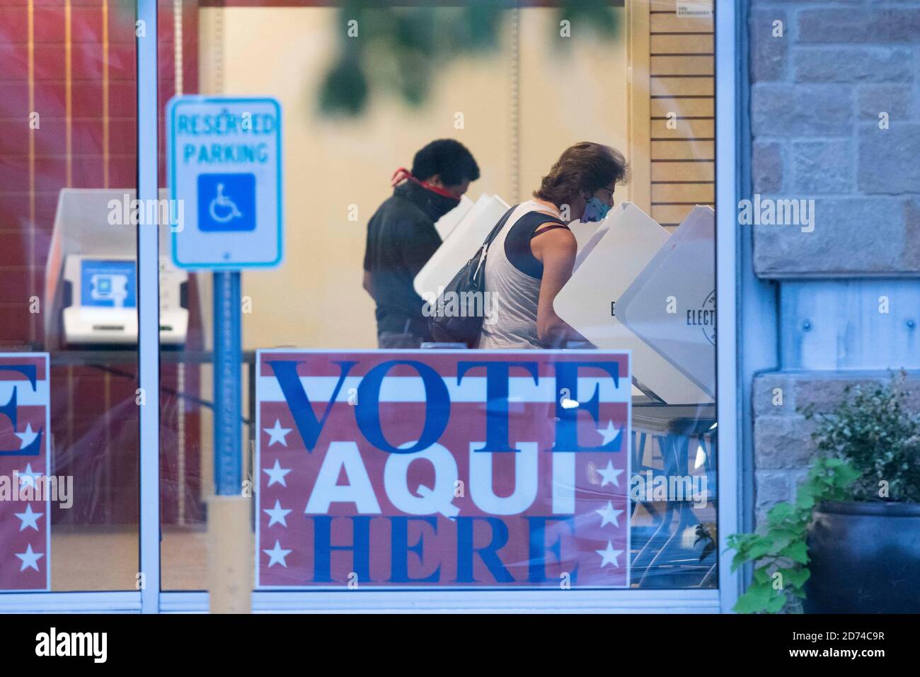 Austin, Texas October 20, 2020: Travis County voters wearing masks cast ballots during the early-voting period in Texas. The county has averaged a record 35,000 voters per day with two weeks remaining before the November 3rd election. Texans have cast more than four million ballots so far in early voting. Credit: Bob Daemmrich/Alamy Live News Stock Photo