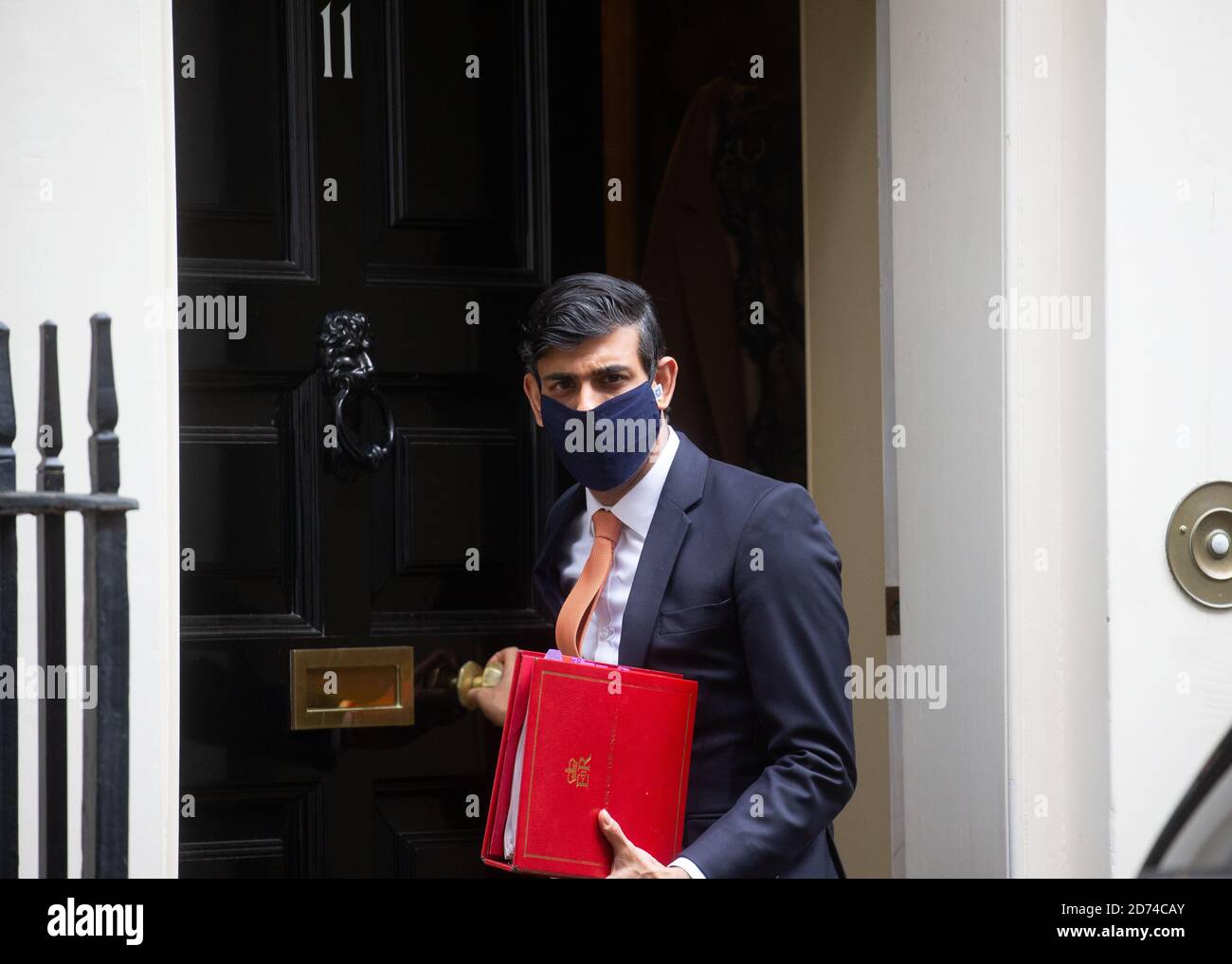 London, UK. 20th Oct, 2020. Chancellor of the Exchequer, Rishi Sunak, leaves Number 11 Downing Street to go to Parliament. Credit: Mark Thomas/Alamy Live News Stock Photo