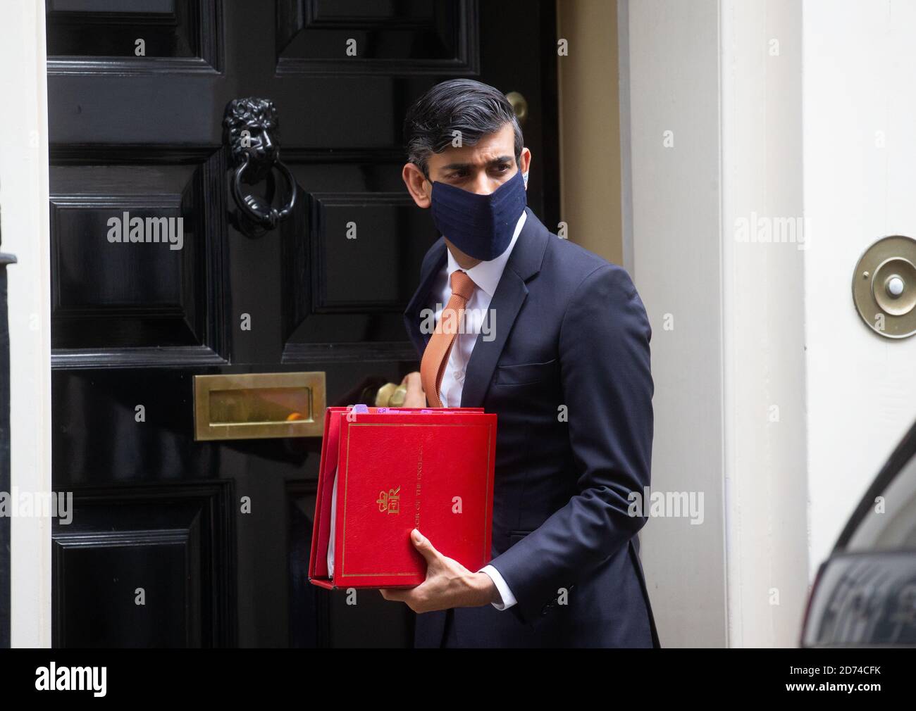 London, UK. 20th Oct, 2020. Chancellor of the Exchequer, Rishi Sunak, leaves Number 11 Downing Street to go to Parliament. Credit: Mark Thomas/Alamy Live News Stock Photo