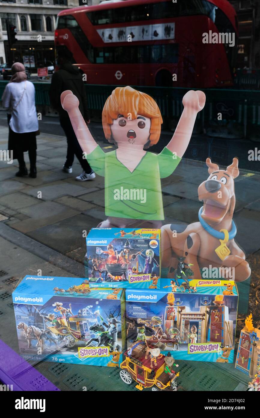 Regent Street, London, UK. 20th Oct 2020. Hamleys, Scooby Doo Playmobil toys  display. Halloween themed shop windows. Credit: Matthew Chattle/Alamy Live  News Stock Photo - Alamy