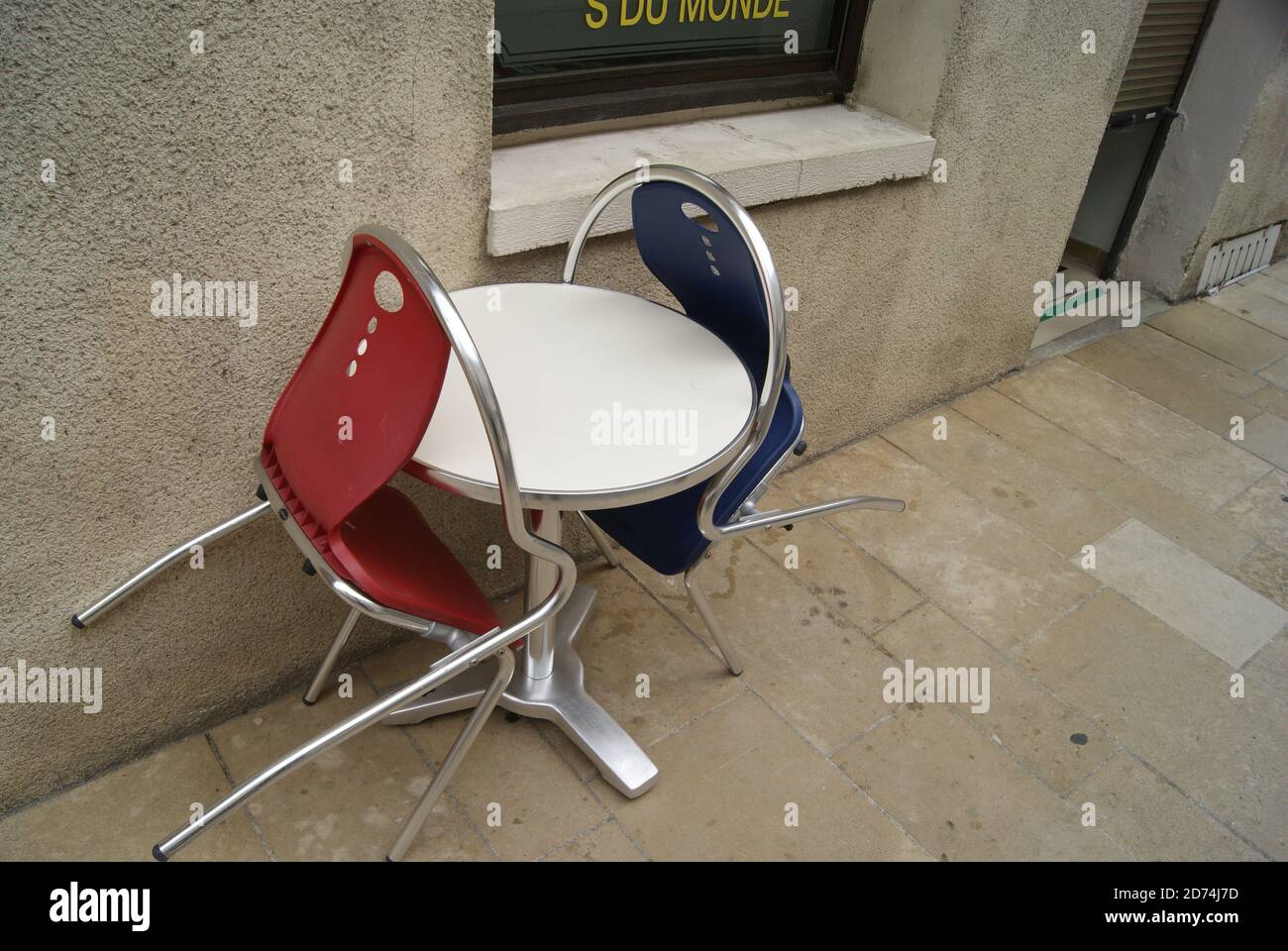 Chaises hi-res stock photography and images - Alamy