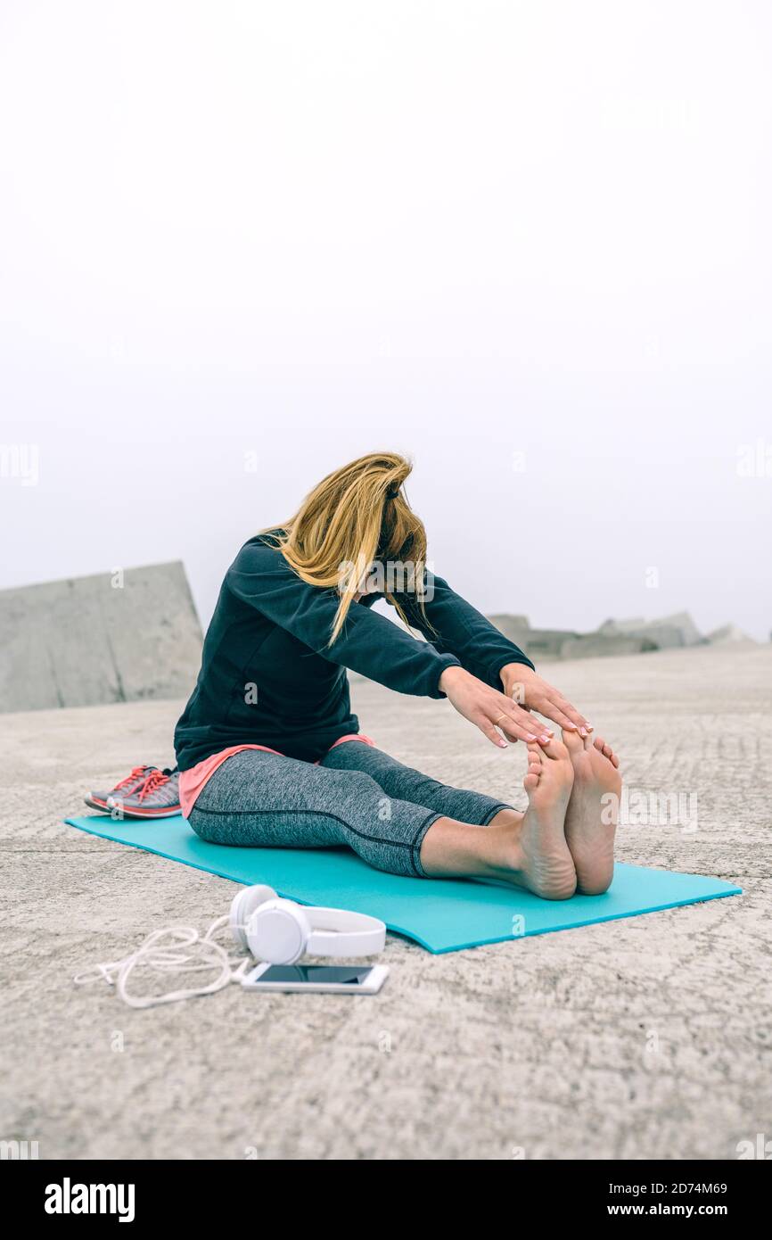 Feet stretching hi-res stock photography and images - Alamy