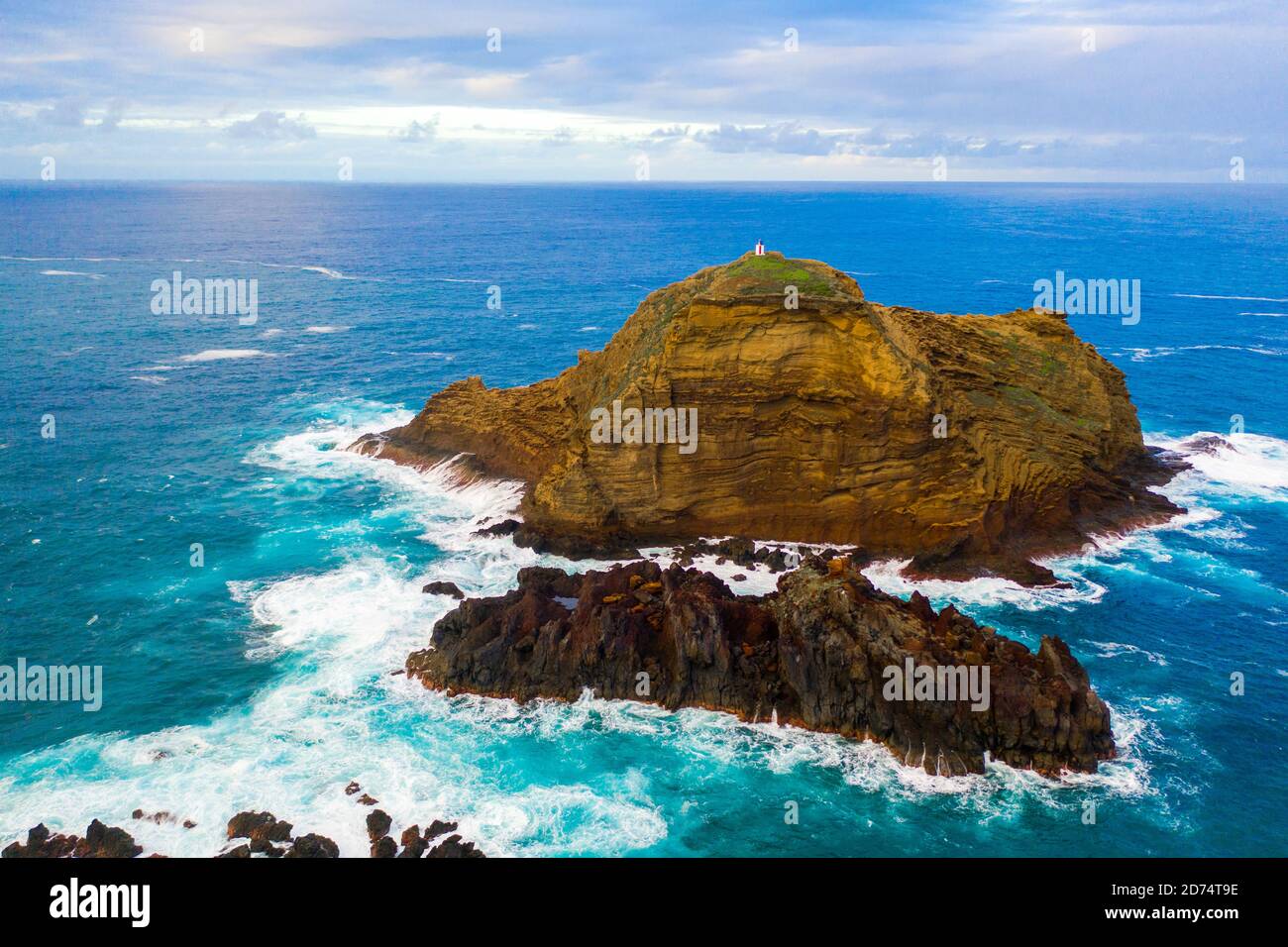 Scenic shot cliff beach waves hi-res stock photography and images - Alamy