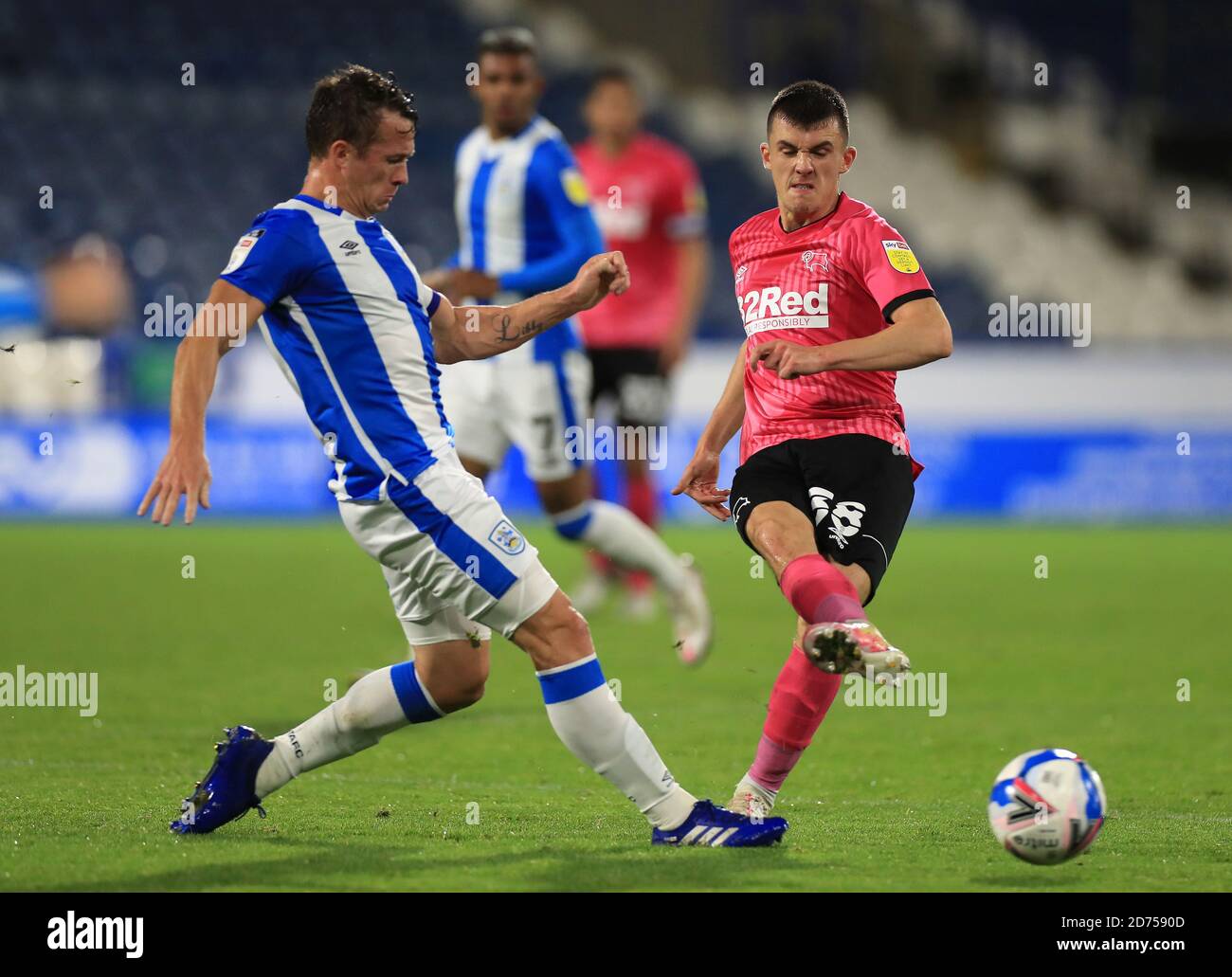 Huddersfield Town's Jonathan Hogg (left) and Derby County's Jason Knight battle for the ball during the Sky Bet Championship match at The John Smith's Stadium, Huddersfield. Stock Photo
