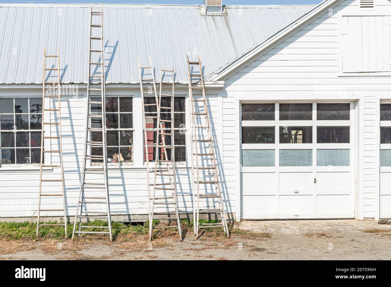 apple picking ladders leaning against a building in Vermont Stock Photo