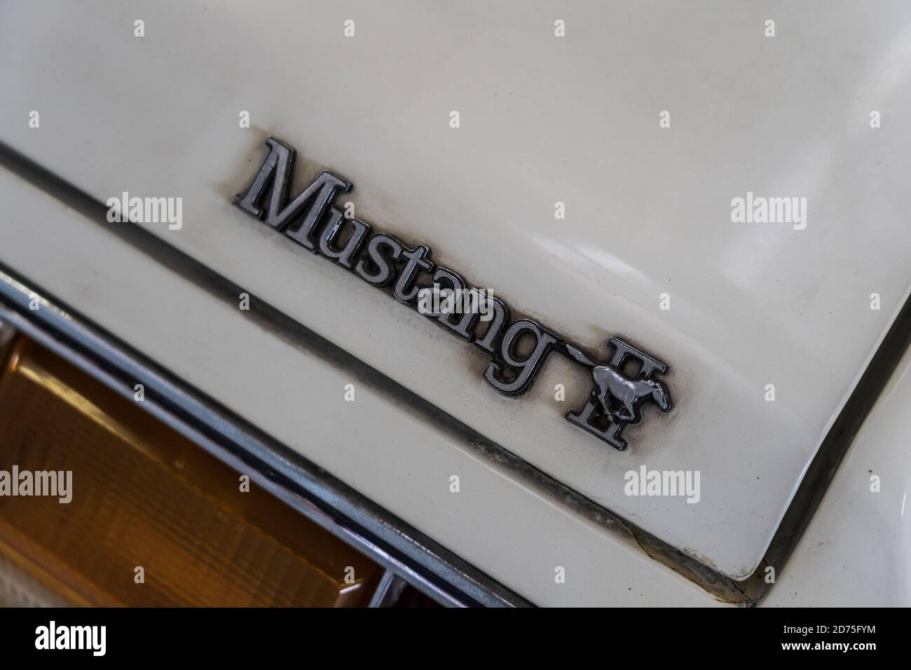 PAAREN IM GLIEN, GERMANY - OCTOBER 03, 2020: Emblem of the pony car Ford Mustang II. Die Oldtimer Show 2020. Stock Photo