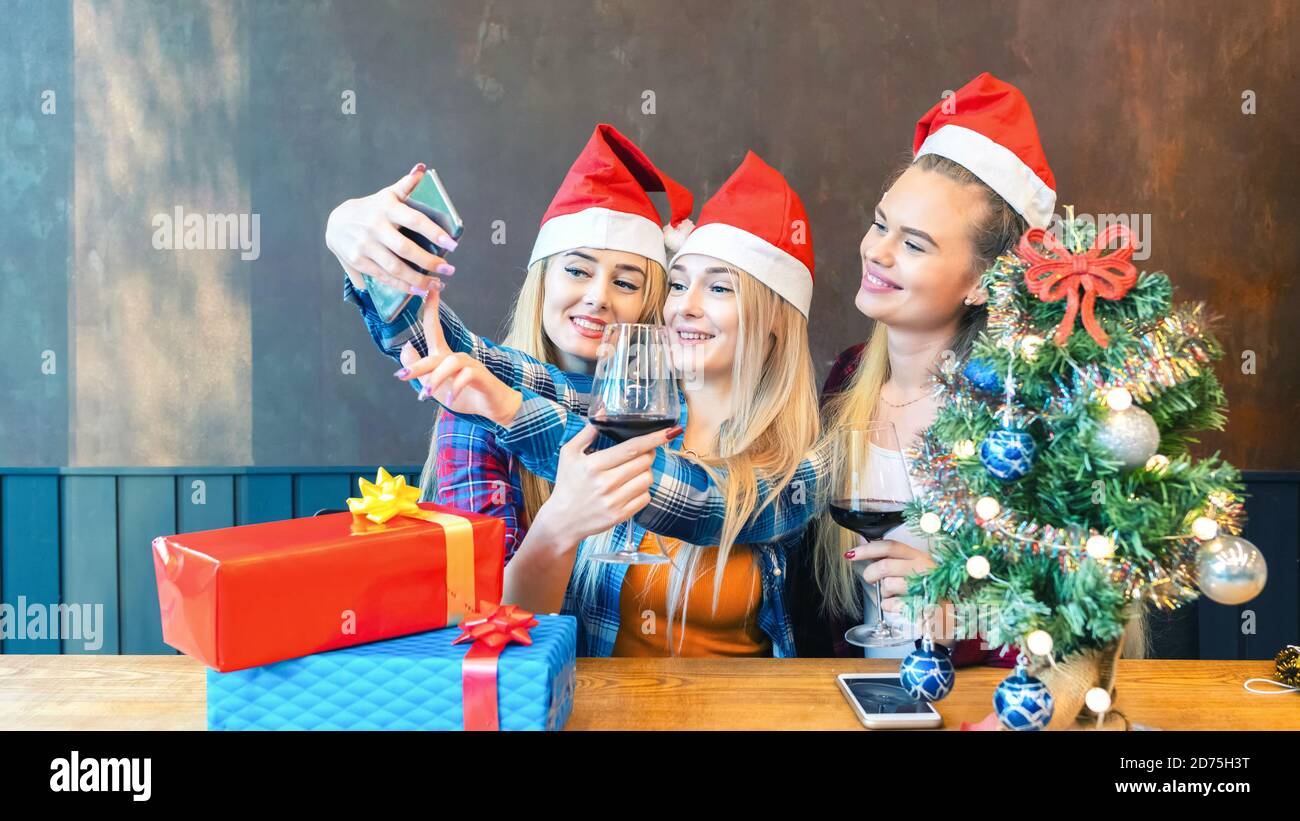 Happy young women party hi-res stock photography and images - Alamy