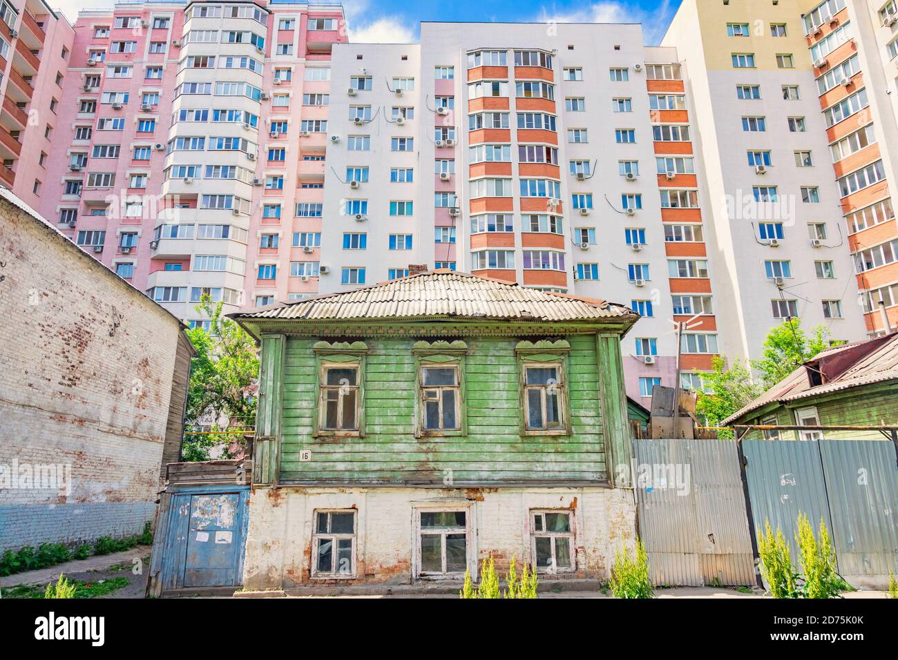 Rundown apartment hires stock photography and images Alamy