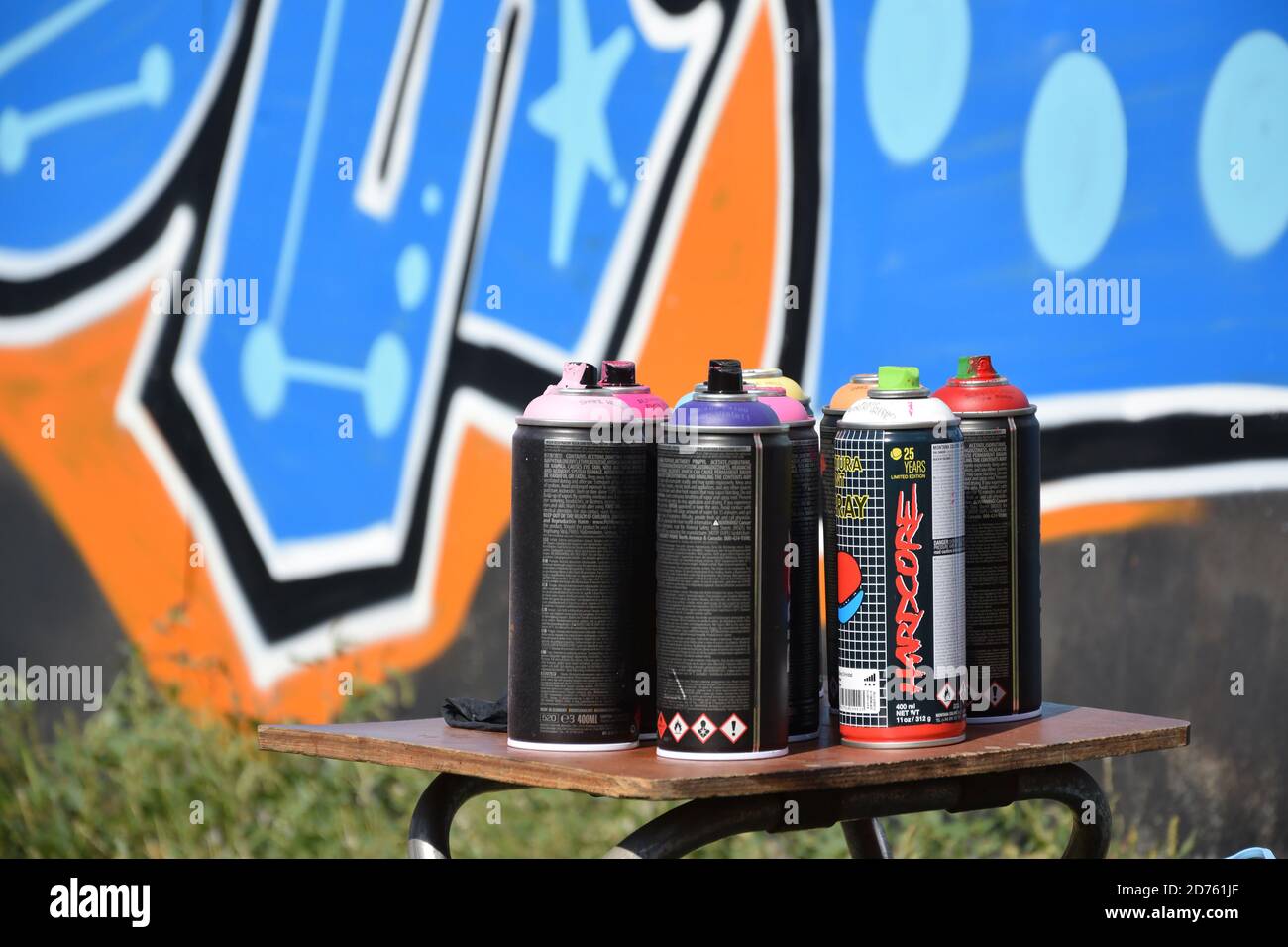 Used cans of spray paint in a bag Stock Photo - Alamy