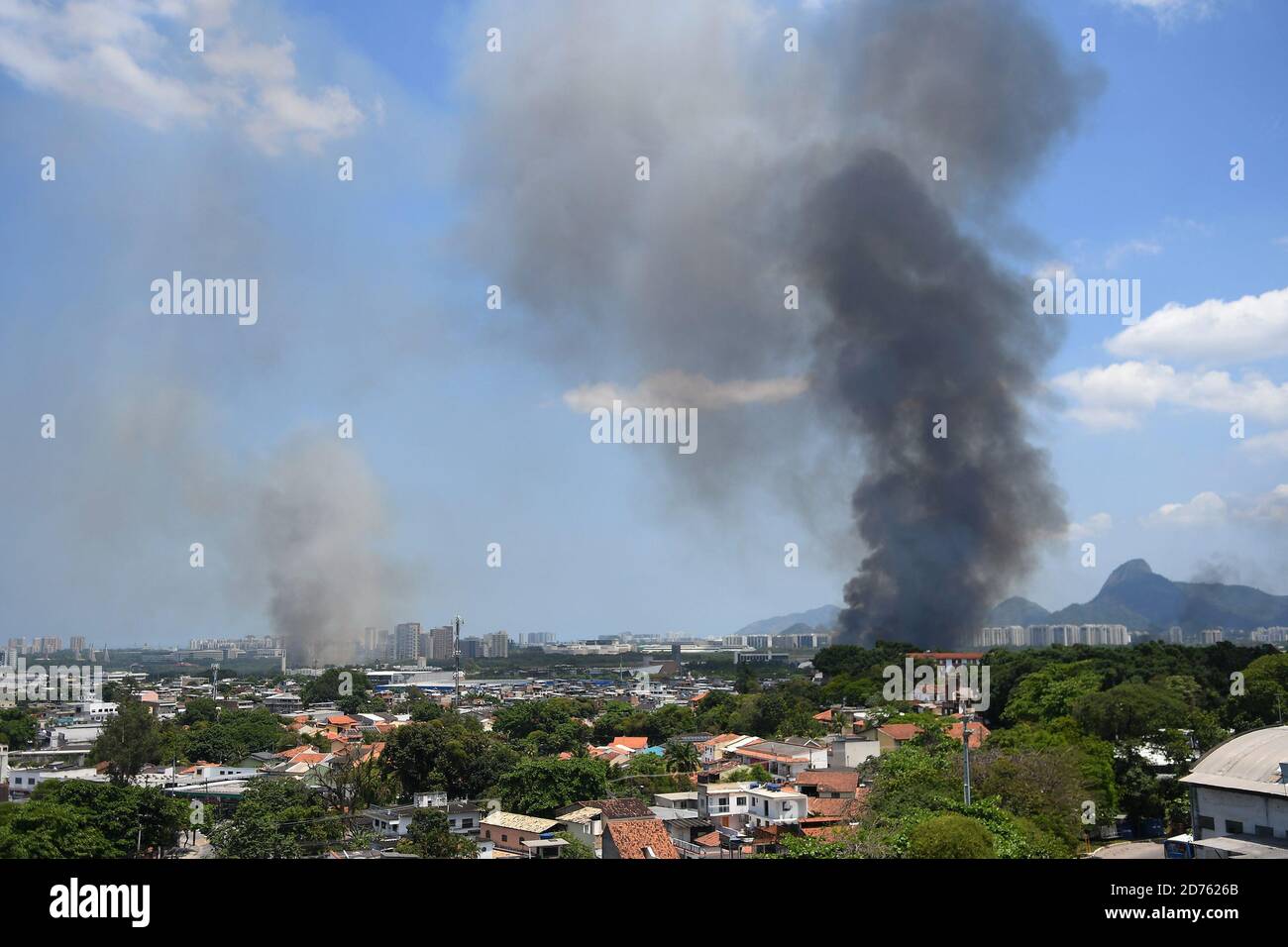 Rio de Janeiro, Brazil, October 20, 2020. Burning of garbage in vacant land causes huge smoke in the neighborhood of Jacarepaguá in the west of Rio de Stock Photo