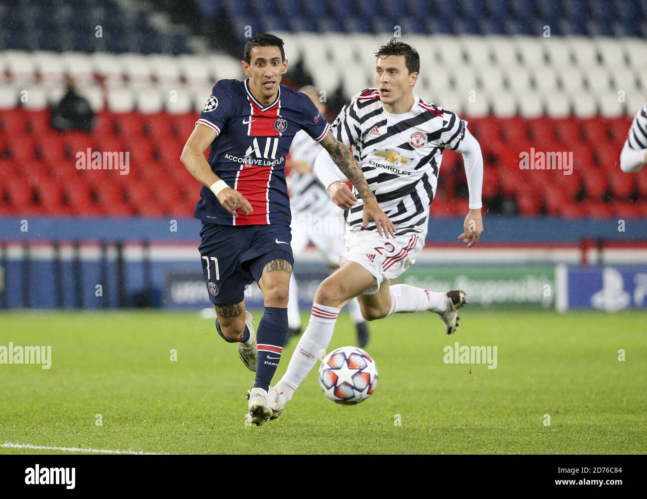 ngel Di Maria of PSG, Victor Lindelof of Manchester United during the UEFA Champions League, Group Stage, Group H football match between Paris Saint- Stock Photo