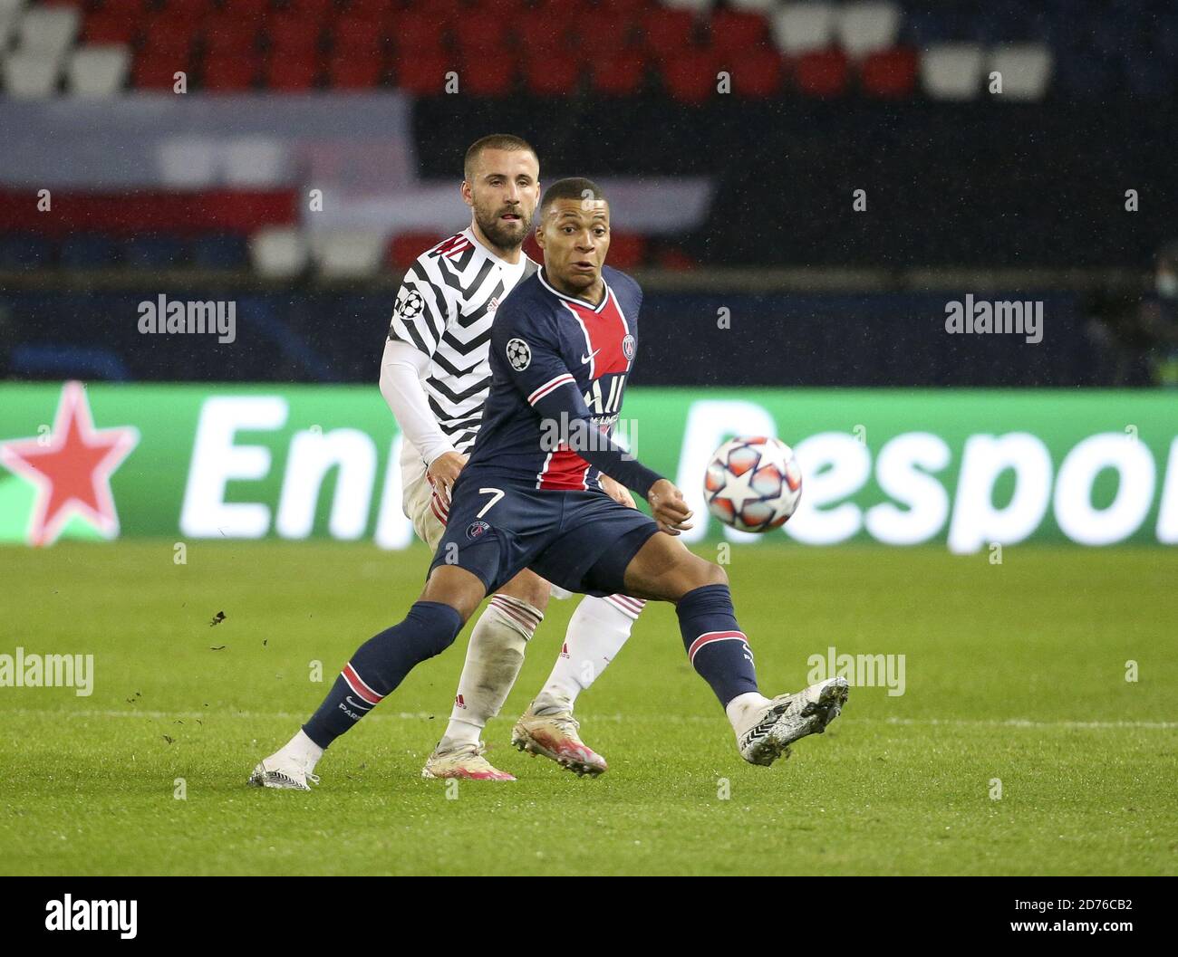ylian Mbappe of PSG, Luke Shaw of Manchester United during the UEFA Champions League, Group Stage, Group H football match between Paris Saint-Germain Stock Photo