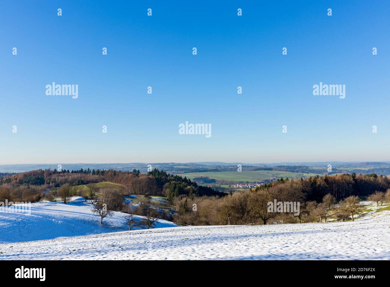 Stauferland, Landschaft, Hügel, Ortschaft, Wald, Felder, Schnee Stock Photo