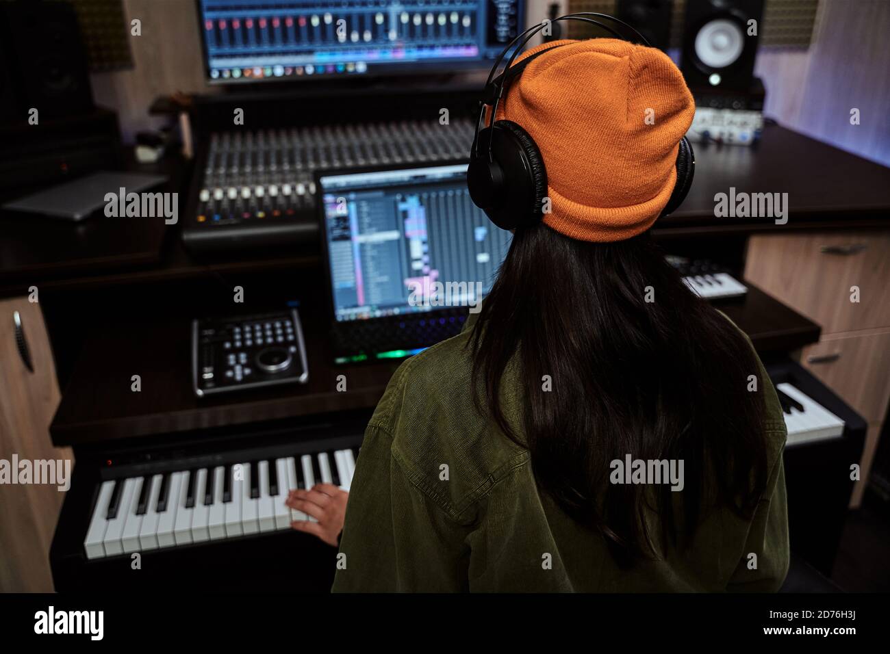Synthesizer Keyboard High Resolution Stock Photography and Images Alamy