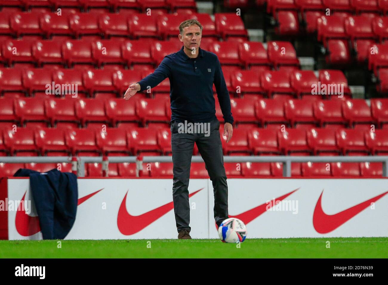 Phil Parkinson, manager of Sunderland gives his team instructions Stock
