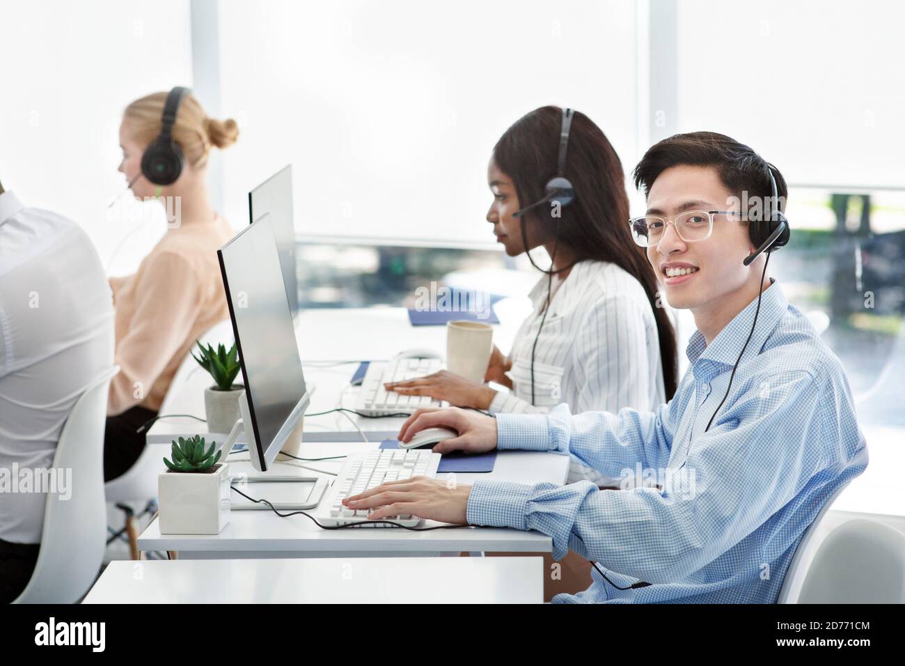 Female technical support agent hi-res stock photography and images - Alamy