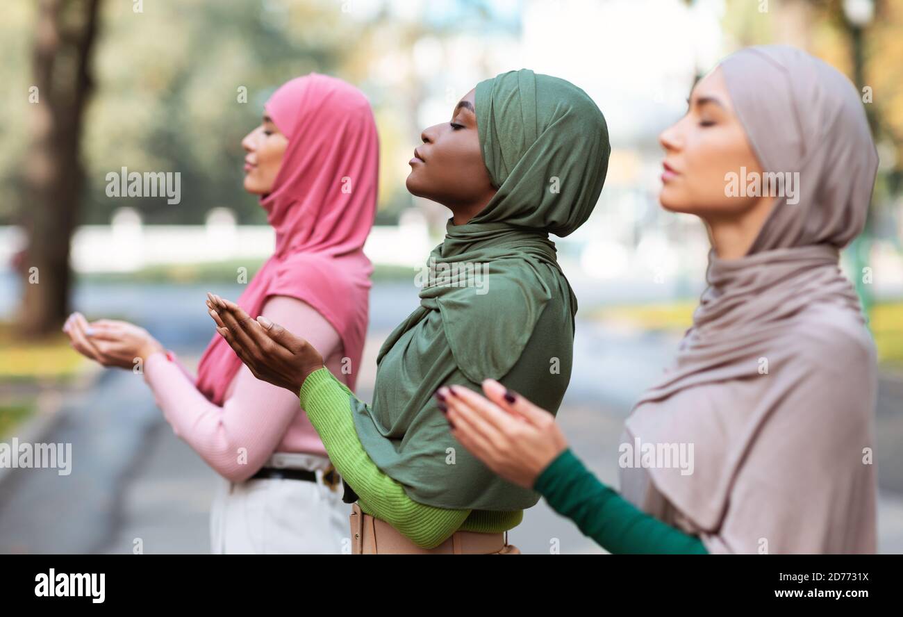 Three Islamic Ladies Praying Standing Together Outside Wearing Traditional Hijab Stock Photo Alamy