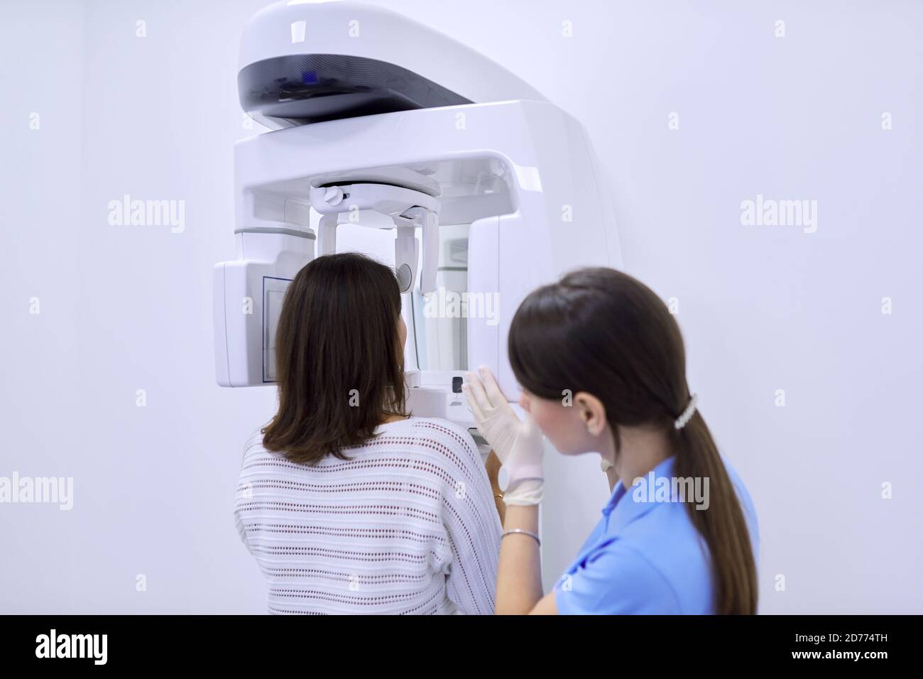 Dental diagnostic examination, dental xray equipment, nurse with woman patient Stock Photo Alamy