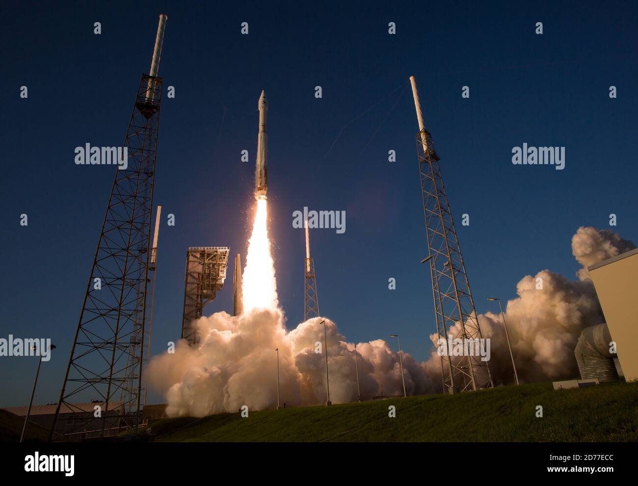 The United Launch Alliance Atlas V rocket carrying NASA's Origins, Spectral Interpretation, Resource Identification, Security-Regolith Explorer (OSIRI Stock Photo