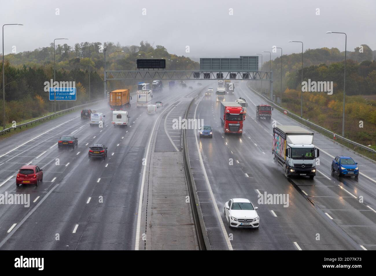 m25 traffic rain high resolution stock photography and images alamy