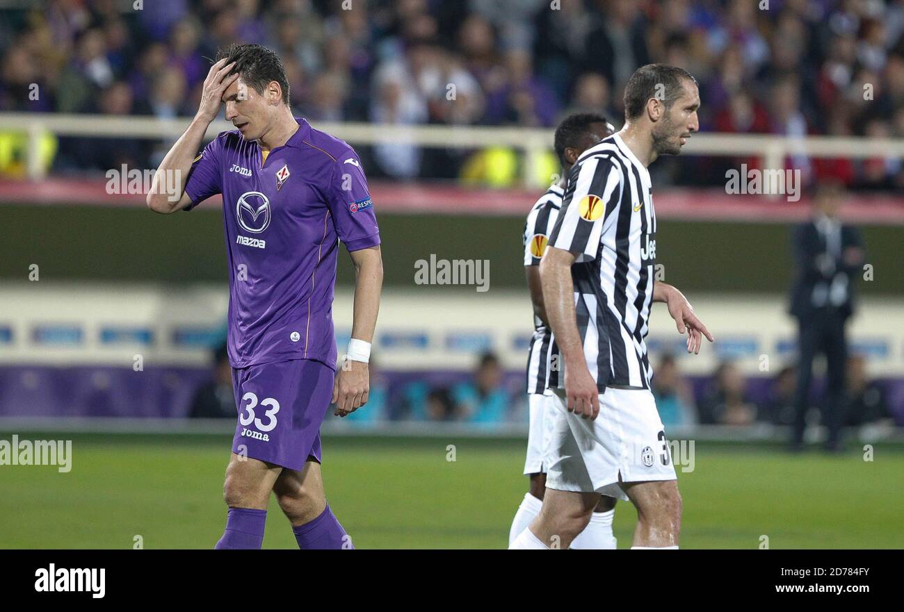 Mario Gómez of Fiorentina and Giorgio Chiellini of Juventus Turin during  the UEFA Europa League,8eme Finale , match between Fiorentina and Juventus  Turin on March 20, 2014 at Stadio Artemio Franchi in