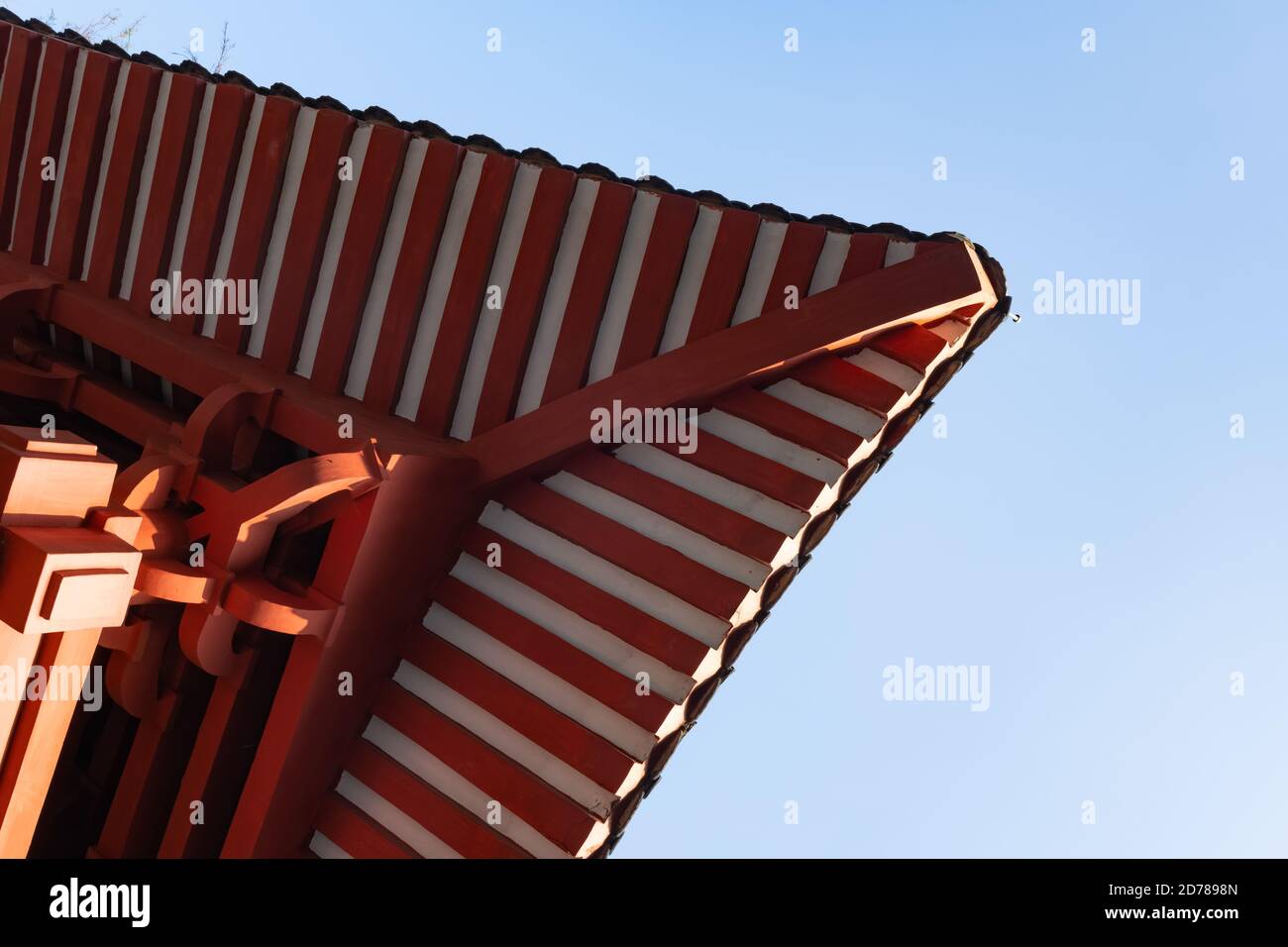 corner of a traditonal chinese temple roof Stock Photo - Alamy
