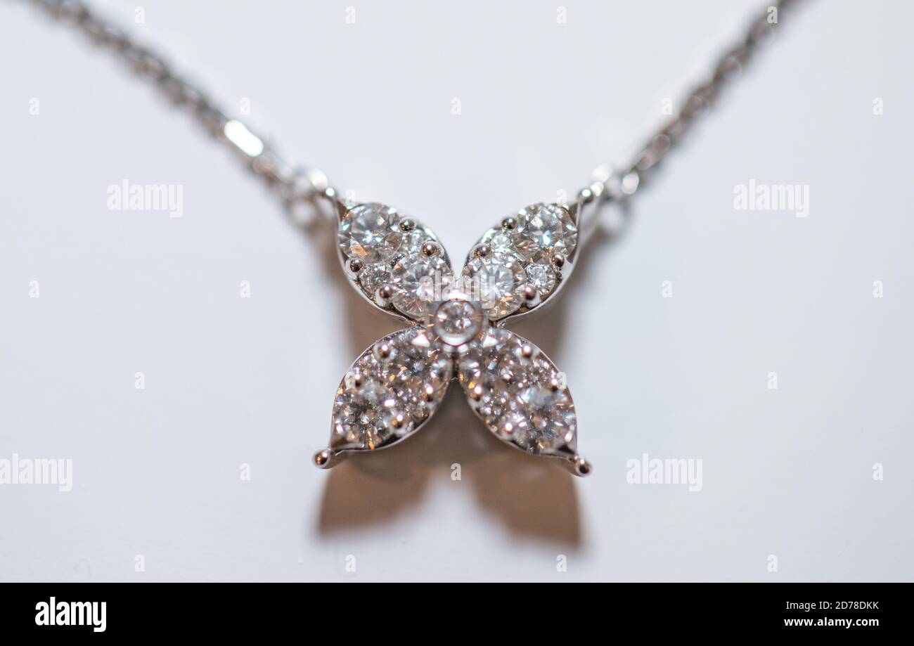 Tiffany white diamond necklace hi-res stock photography and images - Alamy