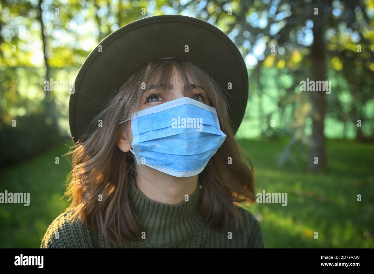 Wearing medical protective mask hi-res stock photography and images - Alamy