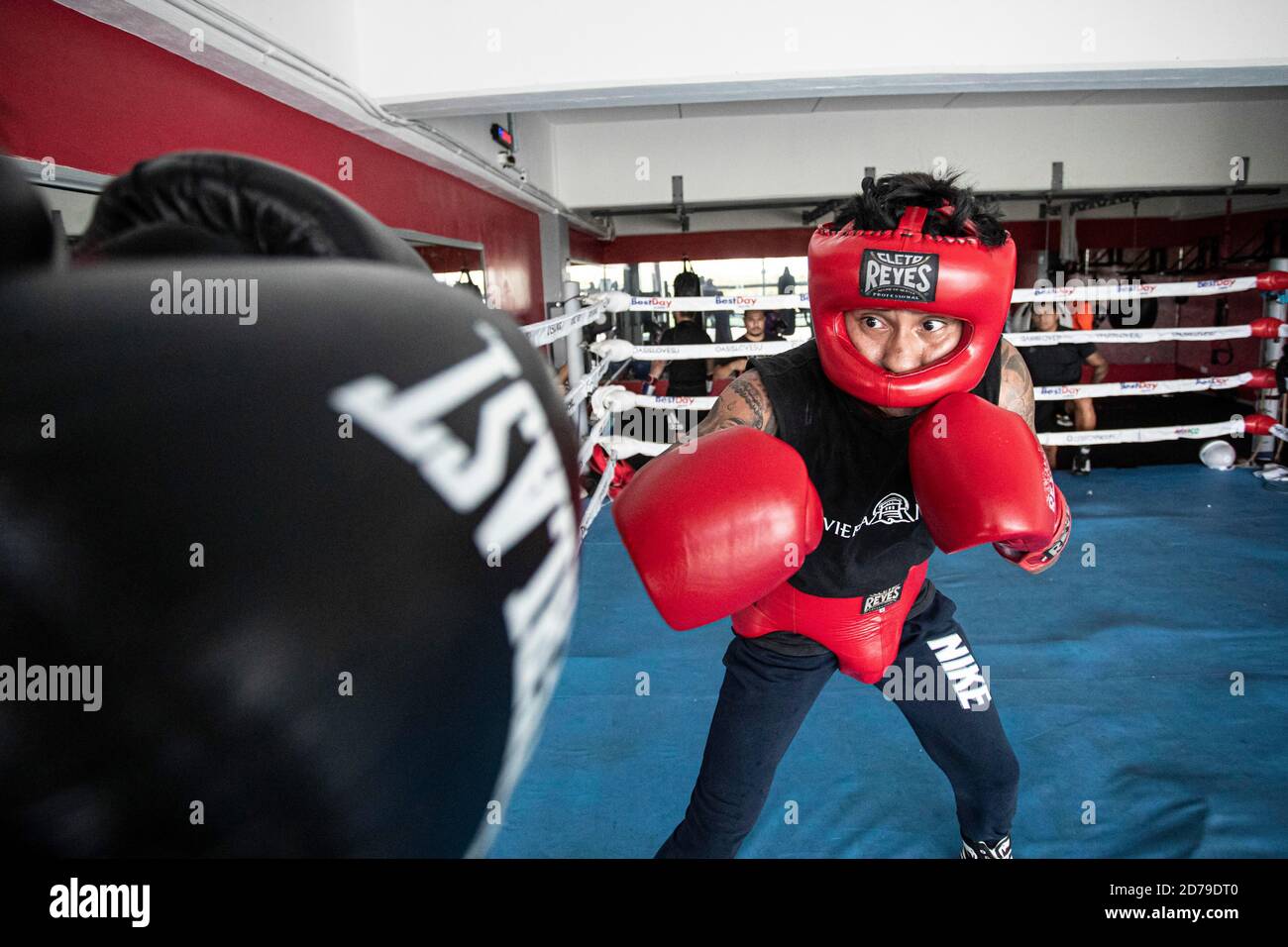 Mexico boxing gloves hi-res stock photography and images - Alamy