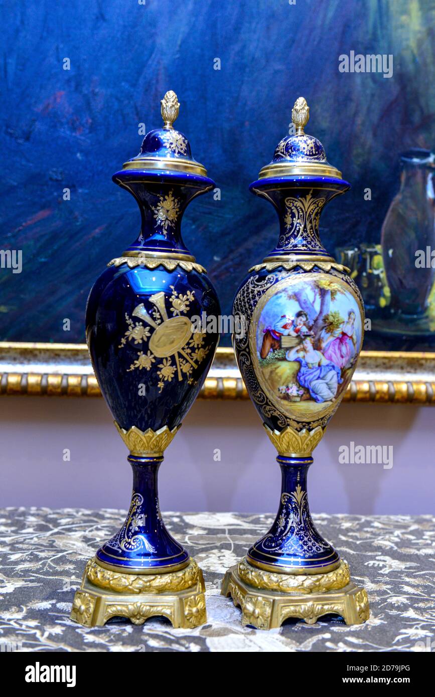 Ancient chinese vase isolated hi-res stock photography and images - Alamy