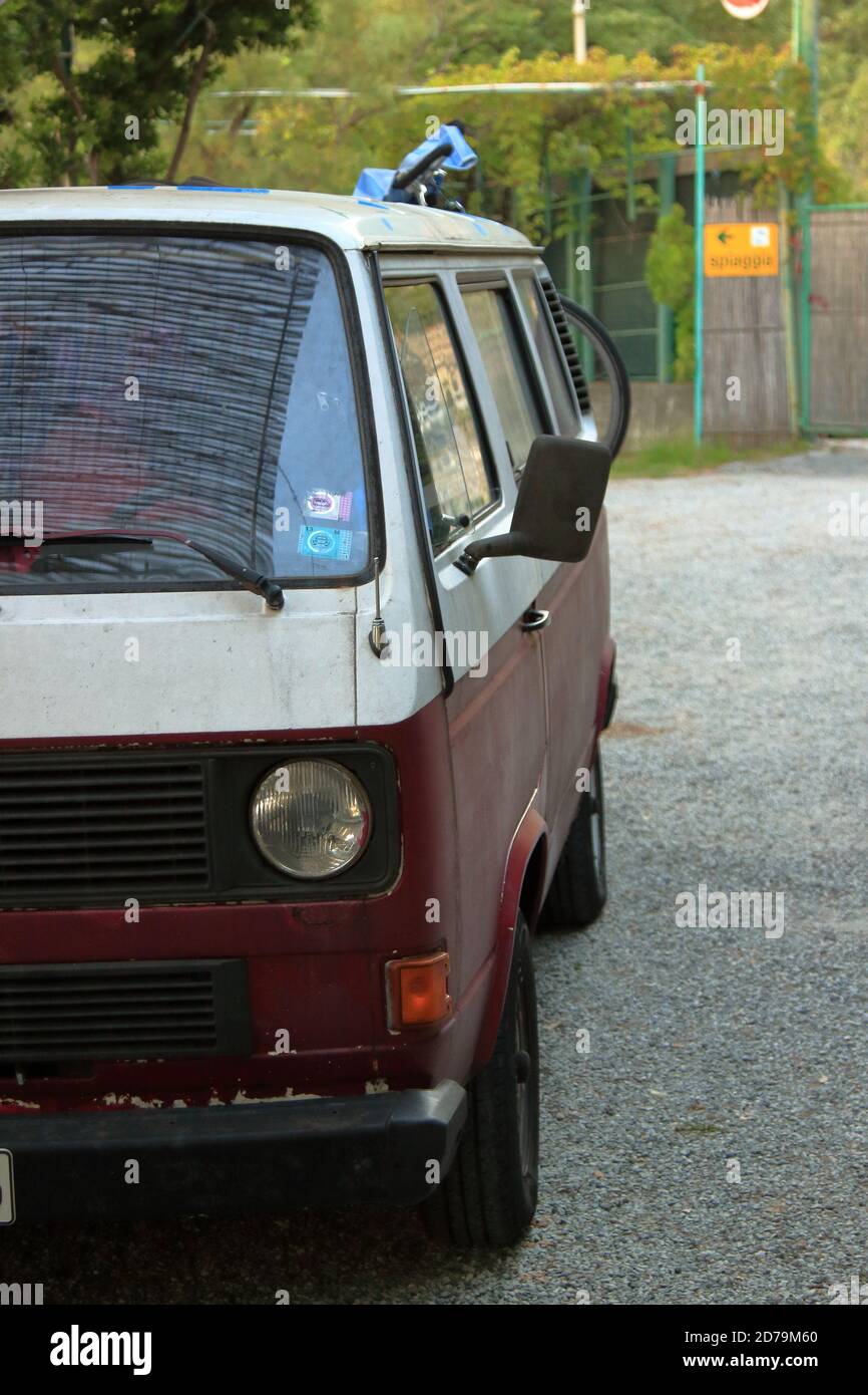 vintage two-tone minivan parked in a campsite Stock Photo - Alamy