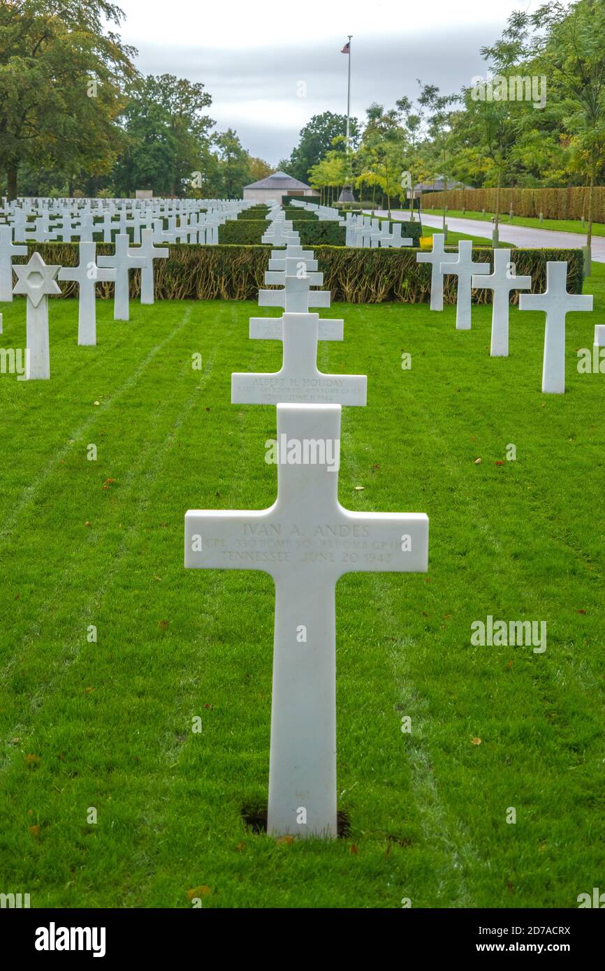 Rows of white crosses on graves at American Cemetery Madingley Cambridge England Stock Photo