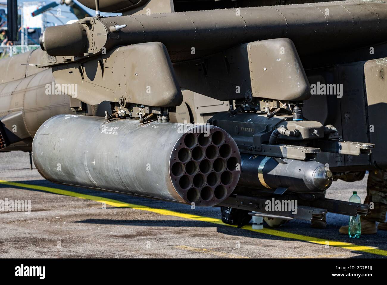 Apache Helicopter Action High Resolution Stock Photography And Images Alamy