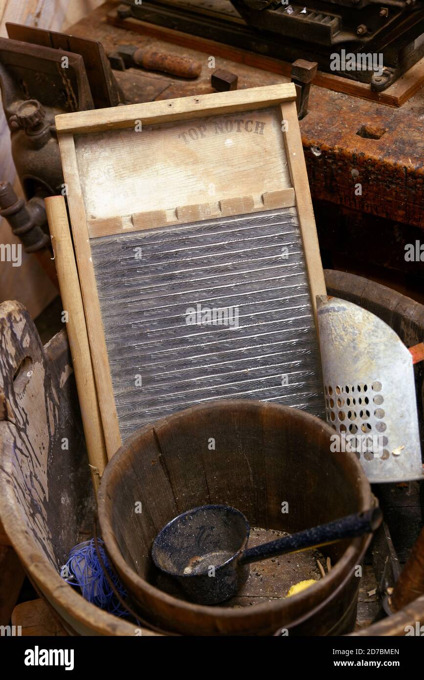 Antique zinc washboard hires stock photography and images Alamy