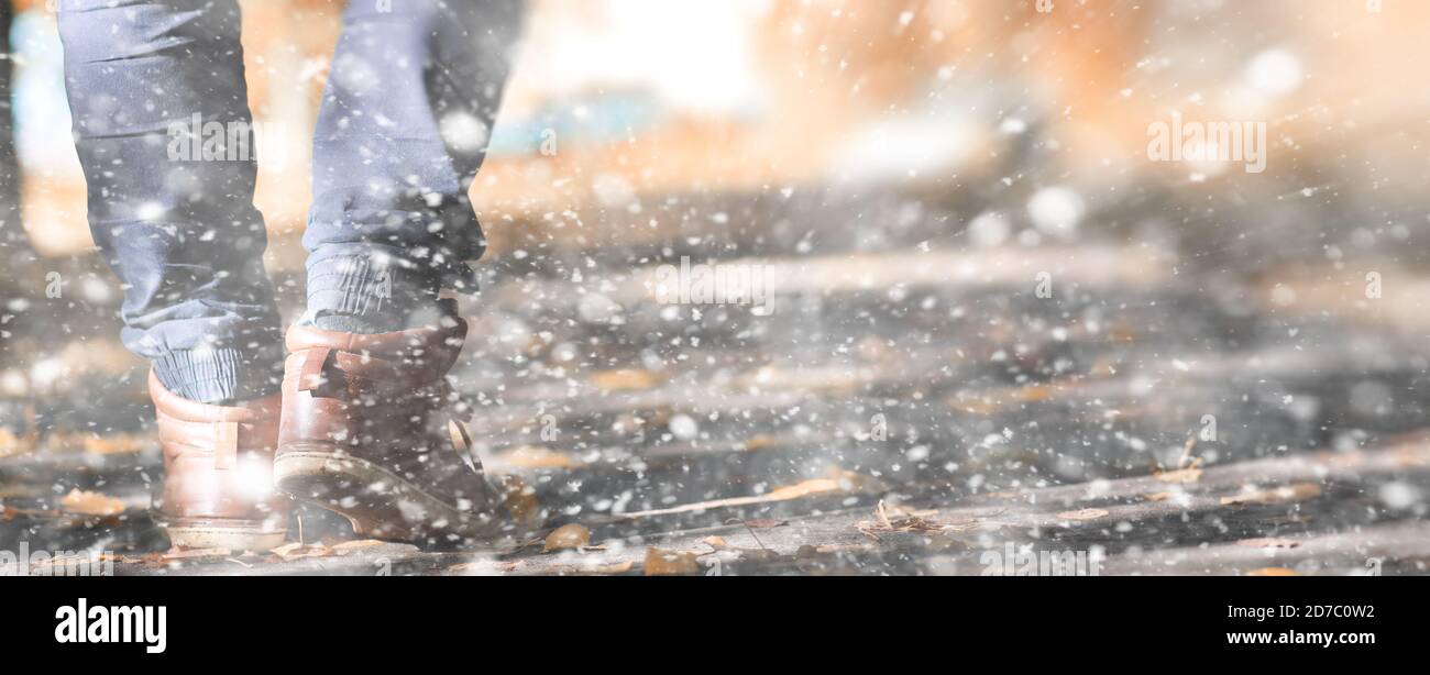 Winter park men feet walk hi-res stock photography and images - Alamy
