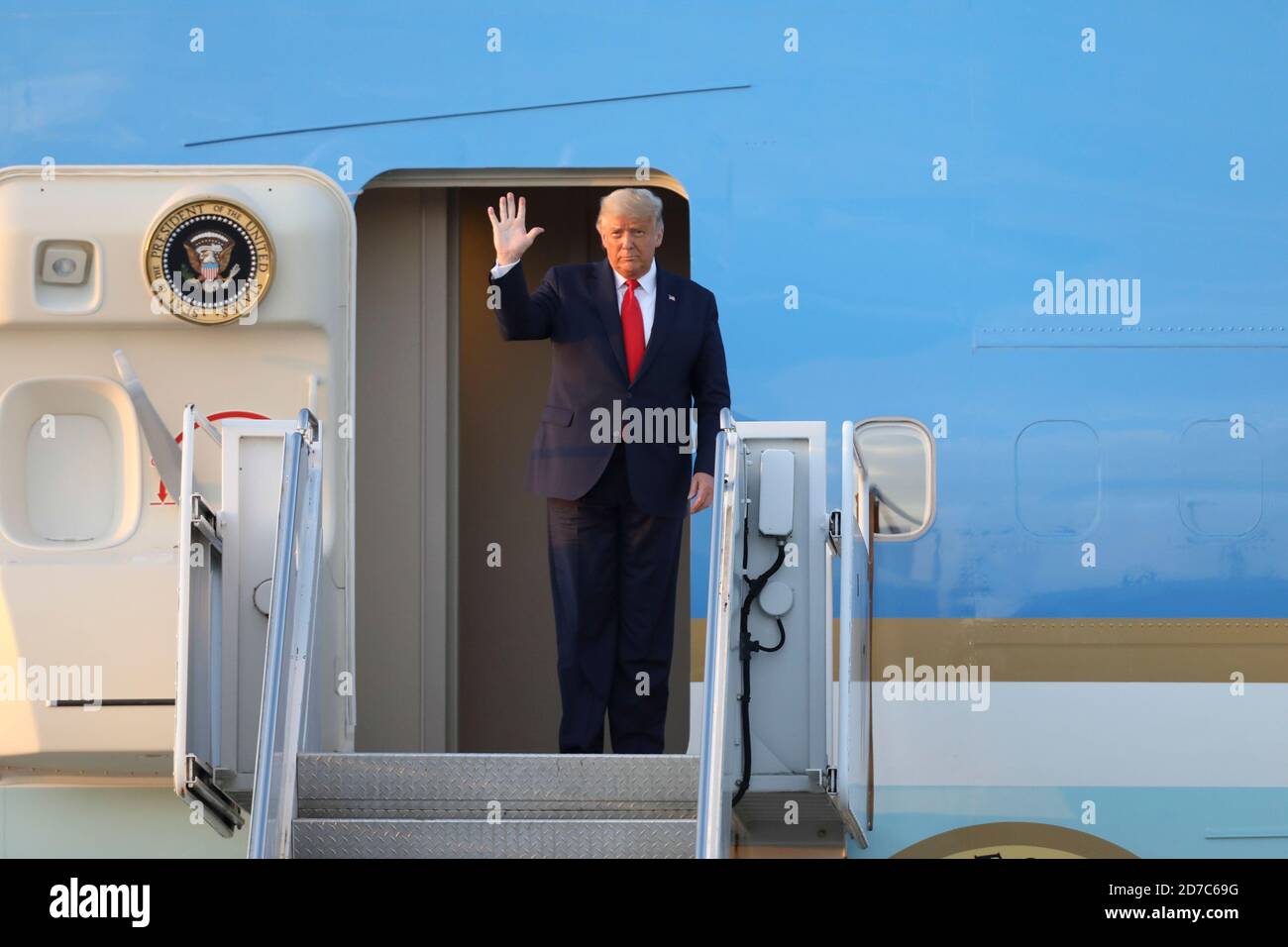 Charlotte, United States. 21st Oct, 2020. Air Force One arrives with President Donald J. Trump at the North Carolina Air National Guard 145th Airlift Wing on October 21, 2020 in Charlotte, North Carolina. Credit: Richard Thigpen/The Photo Access Credit: The Photo Access/Alamy Live News Stock Photo