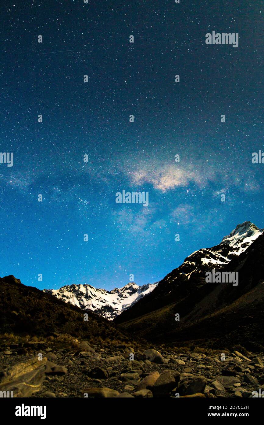milky way in new zealand Stock Photo - Alamy