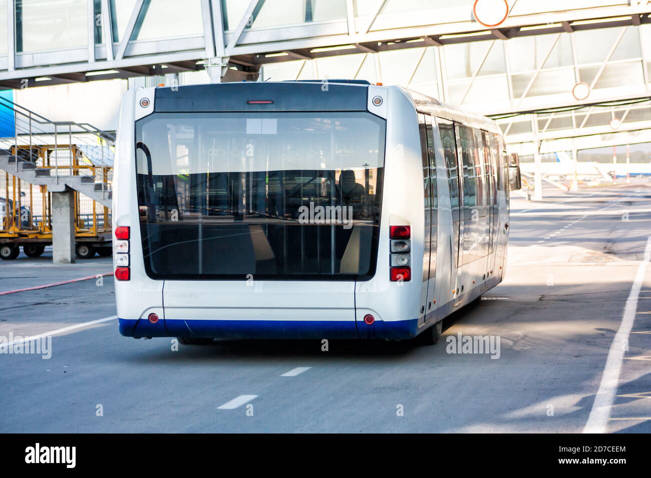 Boarding bridges hires stock photography and images Alamy