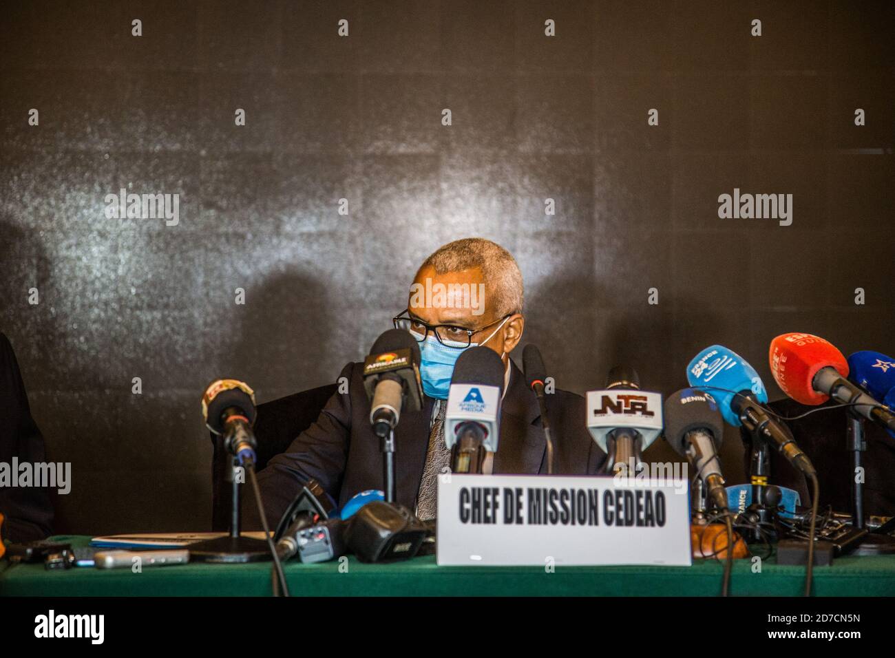 Conakry, Guinea. 20th Oct, 2020. Jose Maria Neves, head of the Economic Community of West African States (ECOWAS) observation mission and former Cape Verdean prime minister, speaks at a press conference in Conakry, the capital of Guinea, Oct. 20, 2020. African Union (AU) and the ECOWAS observation missions have congratulated Guinea on its 'peaceful, transparent and inclusive' presidential election. Credit: Eddy Peters/Xinhua/Alamy Live News Stock Photo