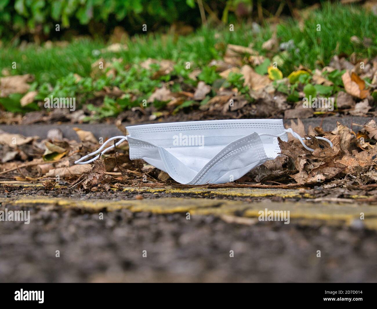 Litter on pavement hi-res stock photography and images - Alamy