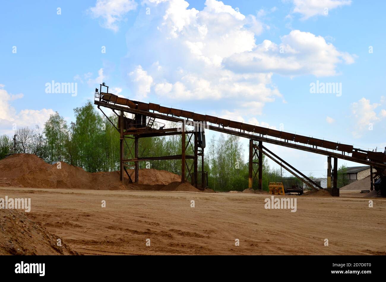 Sand making plant in mining quarry. Crushing factory with production line for crushing, grinding stone, sorting sand and bulk materials. Sand washing Stock Photo