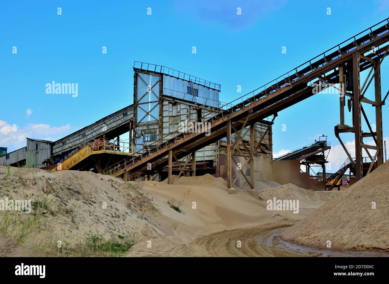 Sand making plant in mining quarry. Crushing factory with production line for crushing, grinding stone, sorting sand and bulk materials. Sand washing Stock Photo