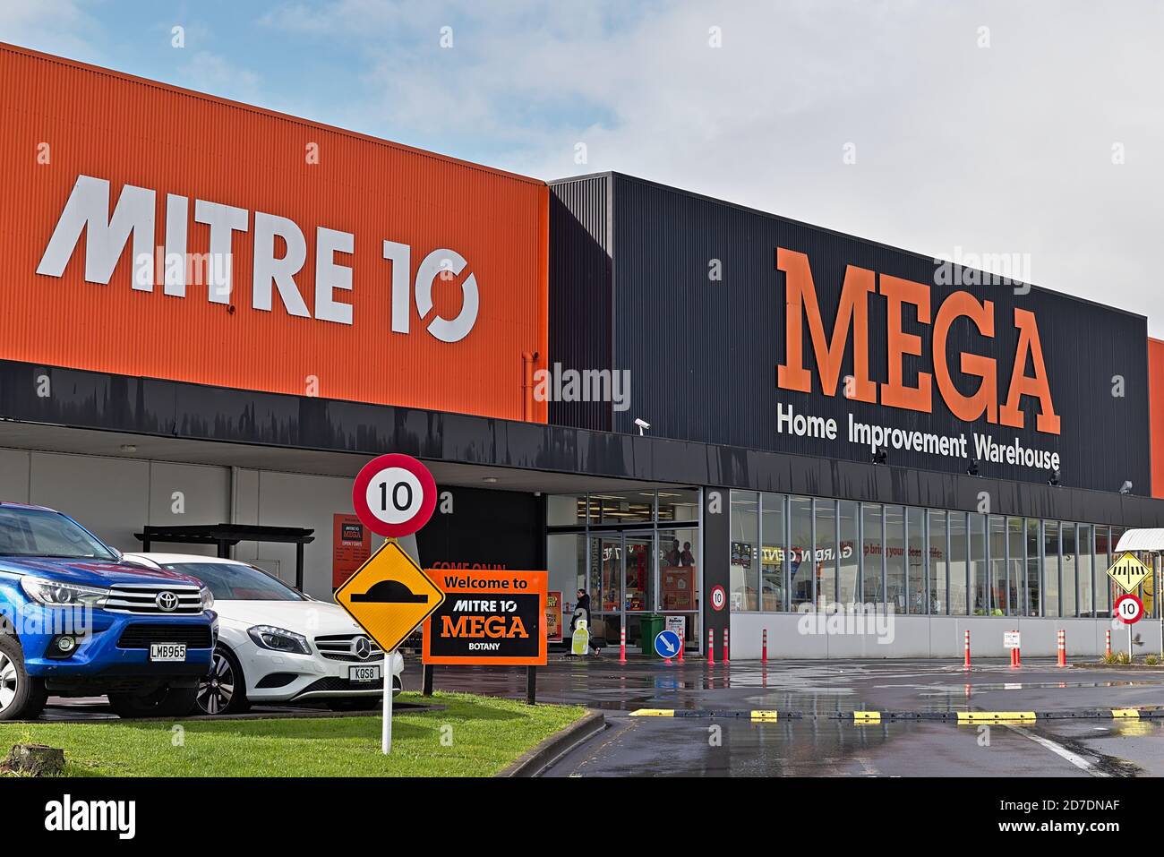 AUCKLAND, NEW ZEALAND - Aug 05, 2019: Auckland / New Zealand - August 5 2019: View of Mitre 10 Mega hardware store in Botany after rain Stock Photo