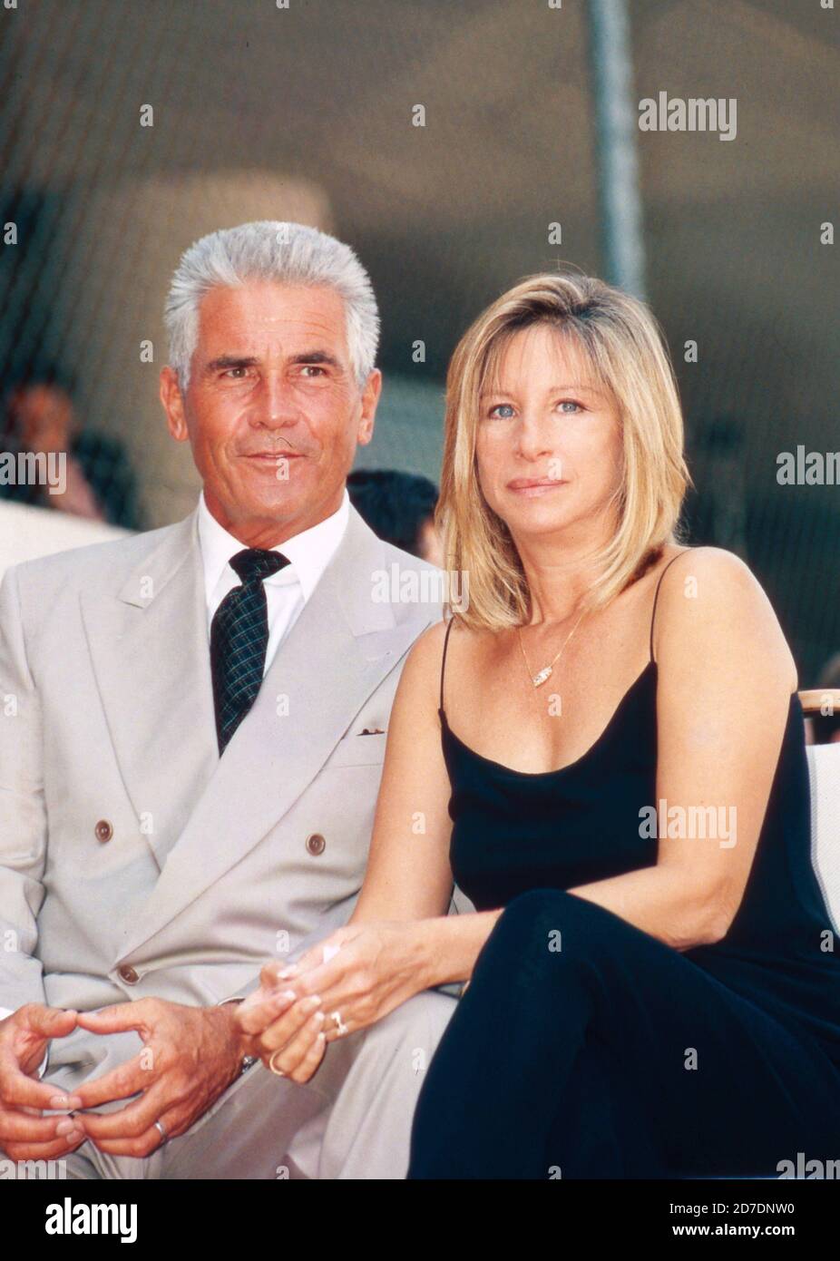 Barbra Streisand, amerikanische Sängerin und Schauspielerin, mit Ehemann James Brolin in Los Angeles, Kalifornien, USA 1998. Stock Photo