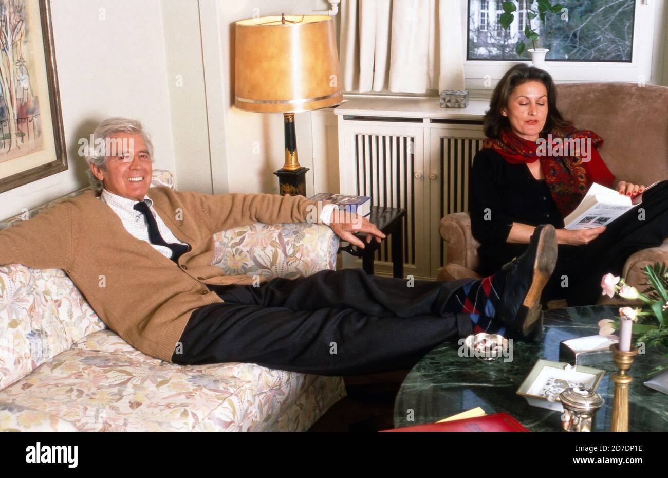 Paul Hubschmid, deutscher Schauspieler, mit Ehefrau Irene Schiesser in  seinem Haus, Deutschland 1988 Stock Photo - Alamy