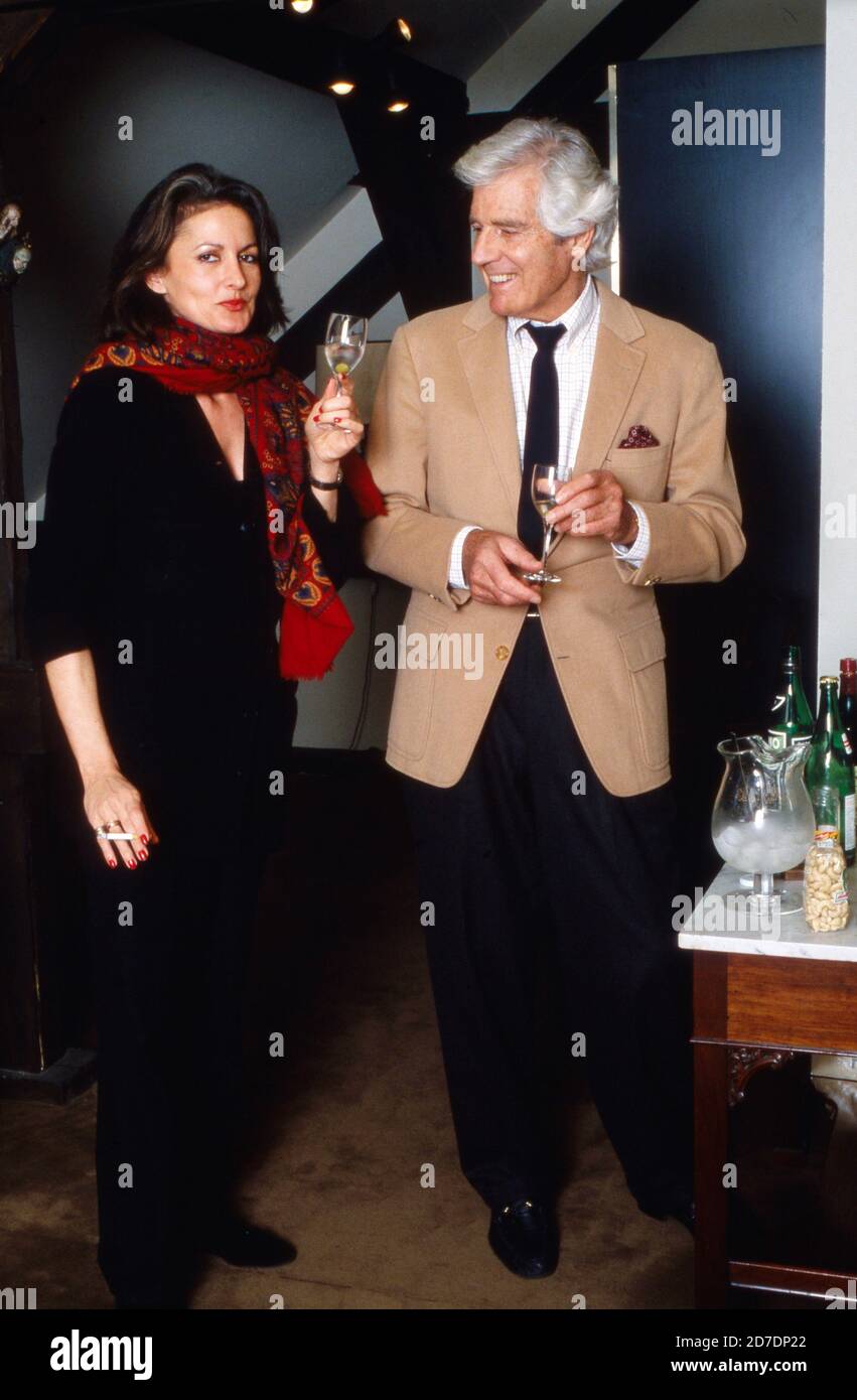 Paul Hubschmid, deutscher Schauspieler, mit Ehefrau Irene Schiesser in  seinem Haus, Deutschland 1988 Stock Photo - Alamy