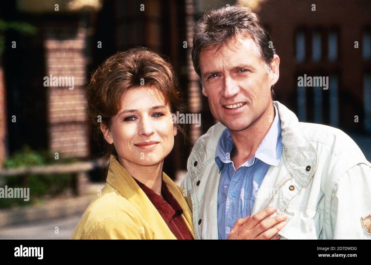 Unser Lehrer Doktor Specht Familienfernsehserie Deutschland 1991 1999 Darsteller Corinna Harfouch Robert Atzorn Stock Photo Alamy