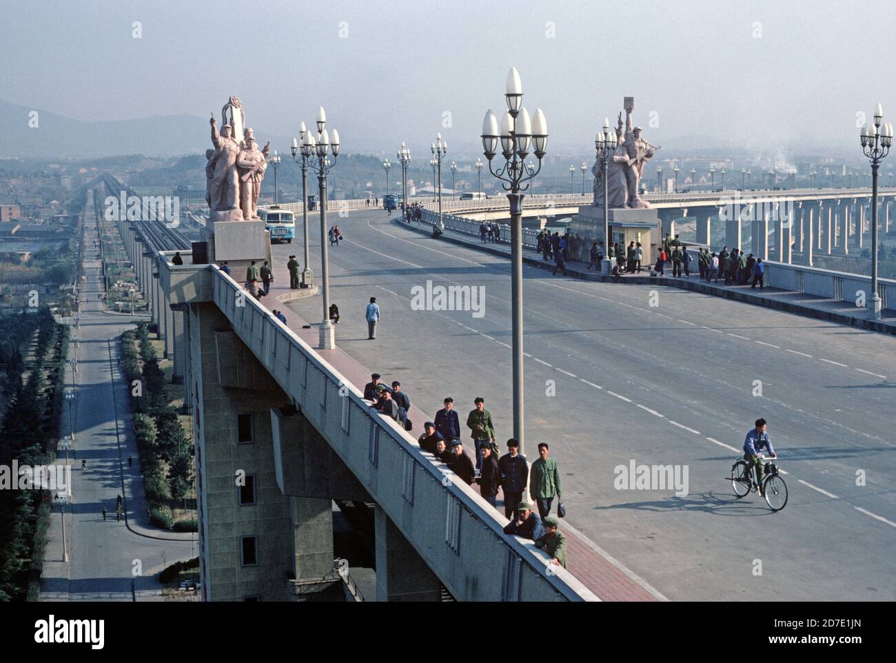 Yangtze River Bridge, Wuhan, China. 1980s Stock Photo