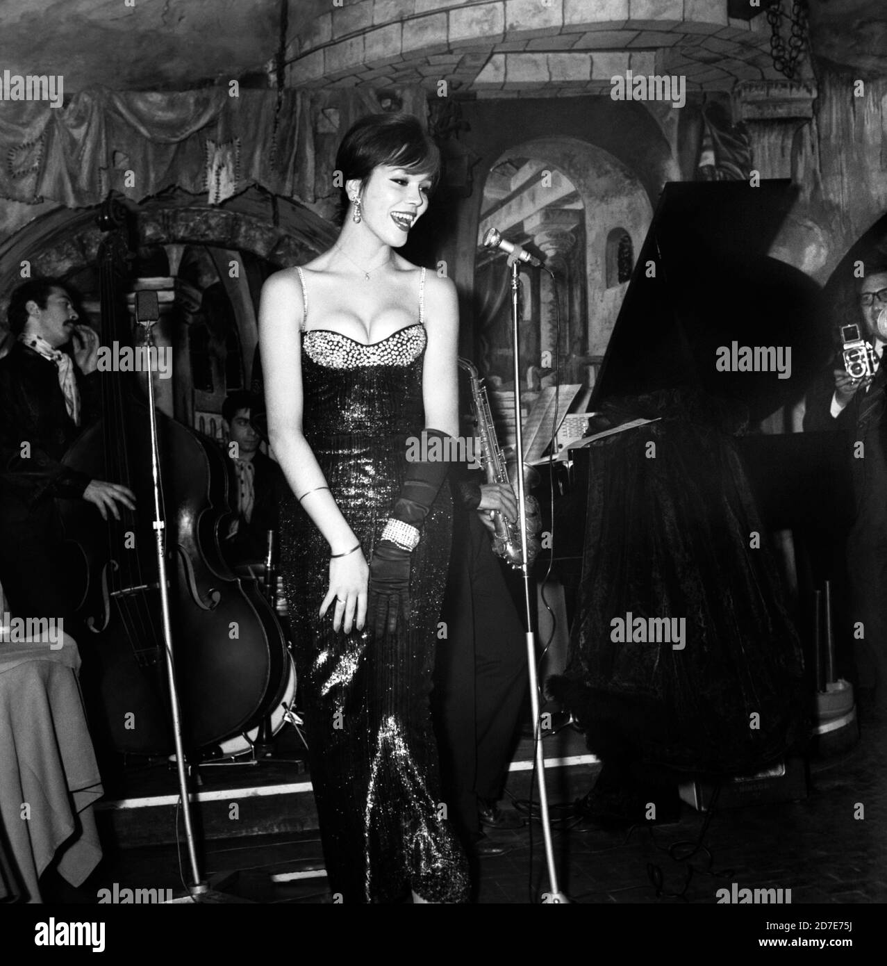 Amanda Lear performs in a club, Rome, 1960s. --- Amanda Lear si esibisce in un locale, Roma, Anni 60. Stock Photo
